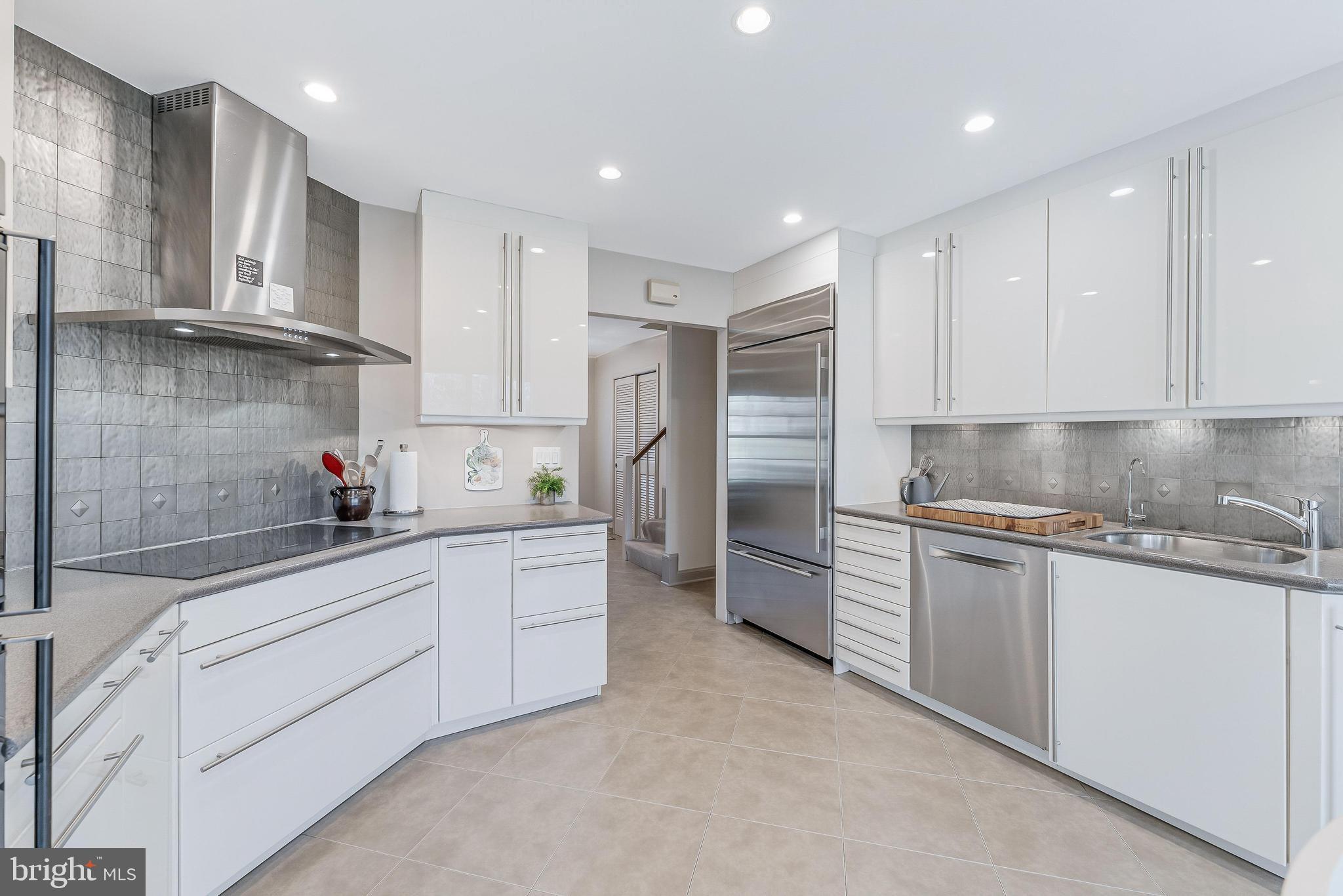 9908 Carter Road Bethesda, MD 20817 - Photo 15 of 51 Stainless steel appliances