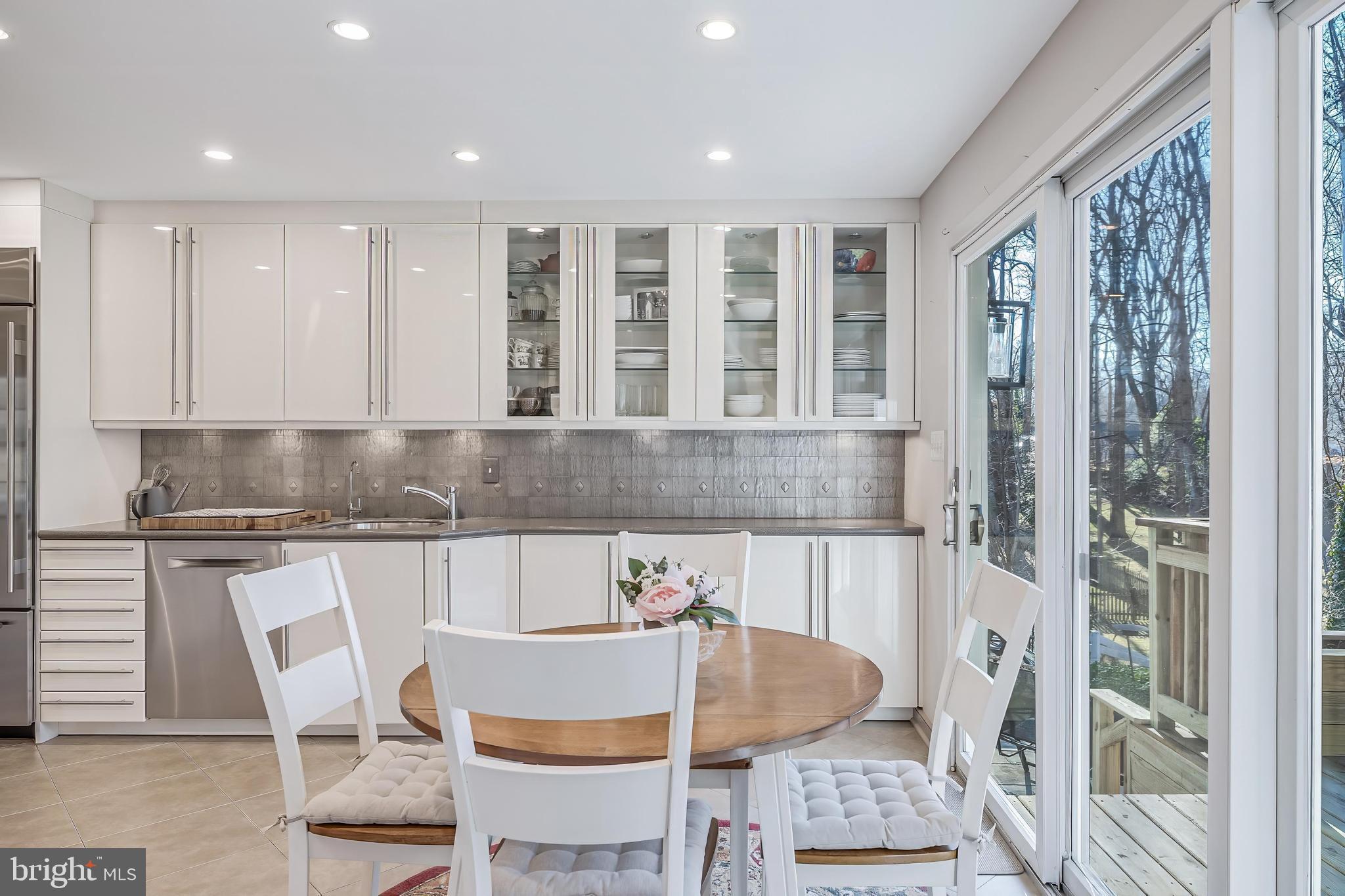 9908 Carter Road Bethesda, MD 20817 - Photo 17 of 51 Access to oversized decks