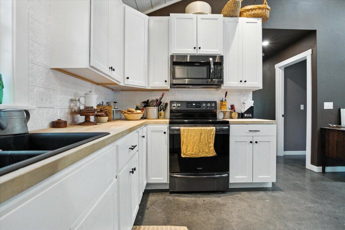 515 Gardiner Road Whitefield, ME 04353 - Photo 15 of 40 28-515 Gardiner Rd_Whitefield_ME-36