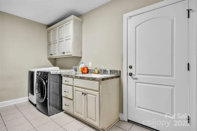 $809,000 | 1163 Willow Creek Drive, Newton, NC 28658