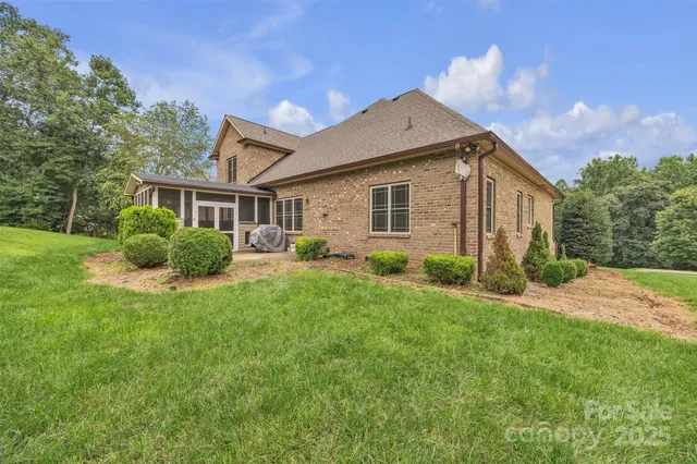$809,000 | 1163 Willow Creek Drive, Newton, NC 28658
