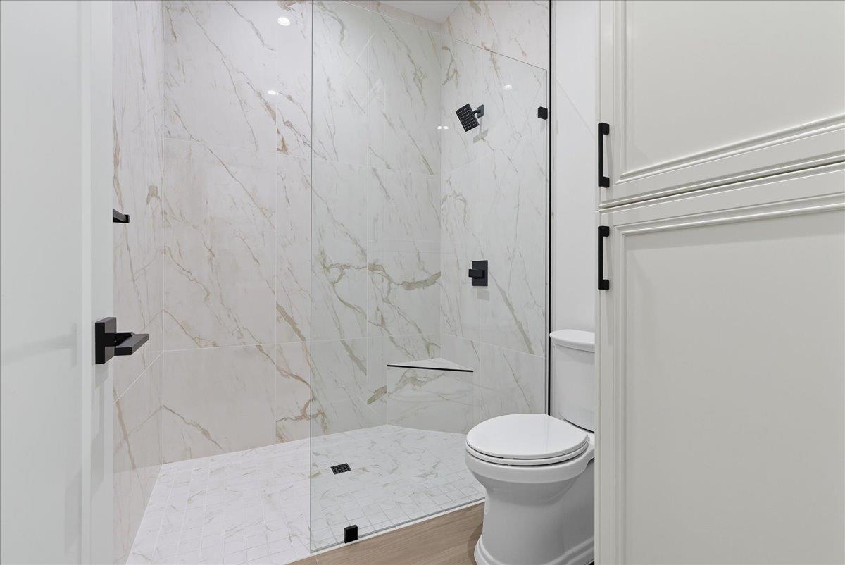 605 South Anderson Road Exeter, CA 93221 - Photo 38 of 81 a bathroom with a toilet and a shower