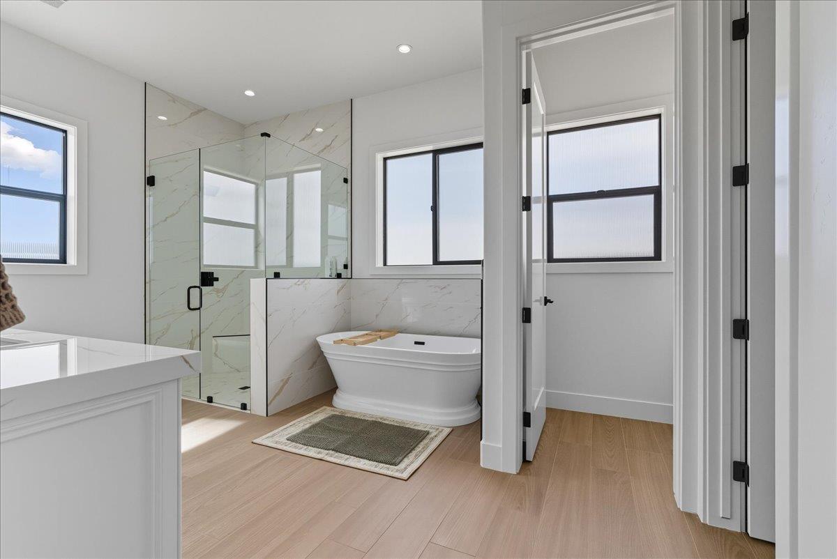 605 South Anderson Road Exeter, CA 93221 - Photo 52 of 81 Master Bathroom