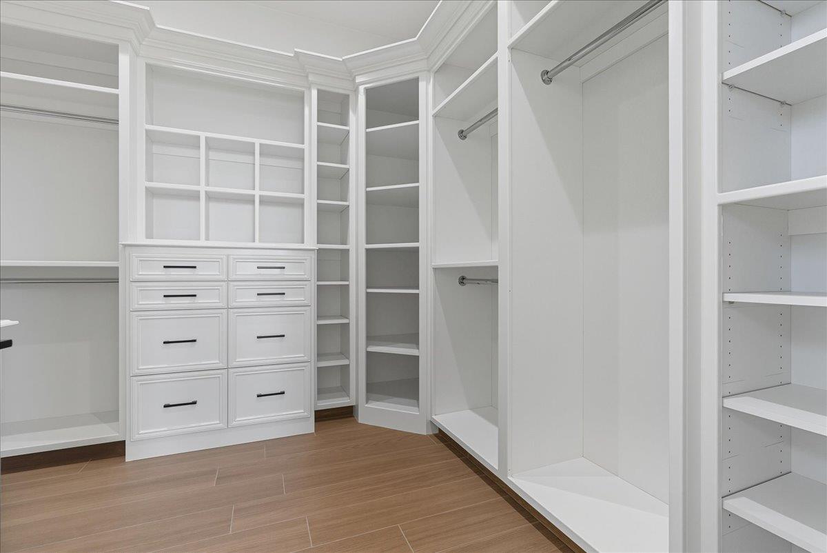 605 South Anderson Road Exeter, CA 93221 - Photo 56 of 81 Master closet