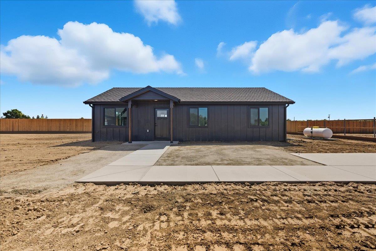 605 South Anderson Road Exeter, CA 93221 - Photo 68 of 81 a front view of a house with a yard