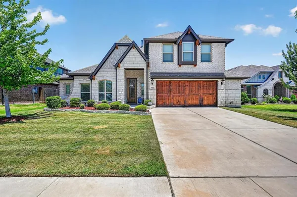 $580,000 | 5011 Lake Park Drive, Mansfield, TX 76063