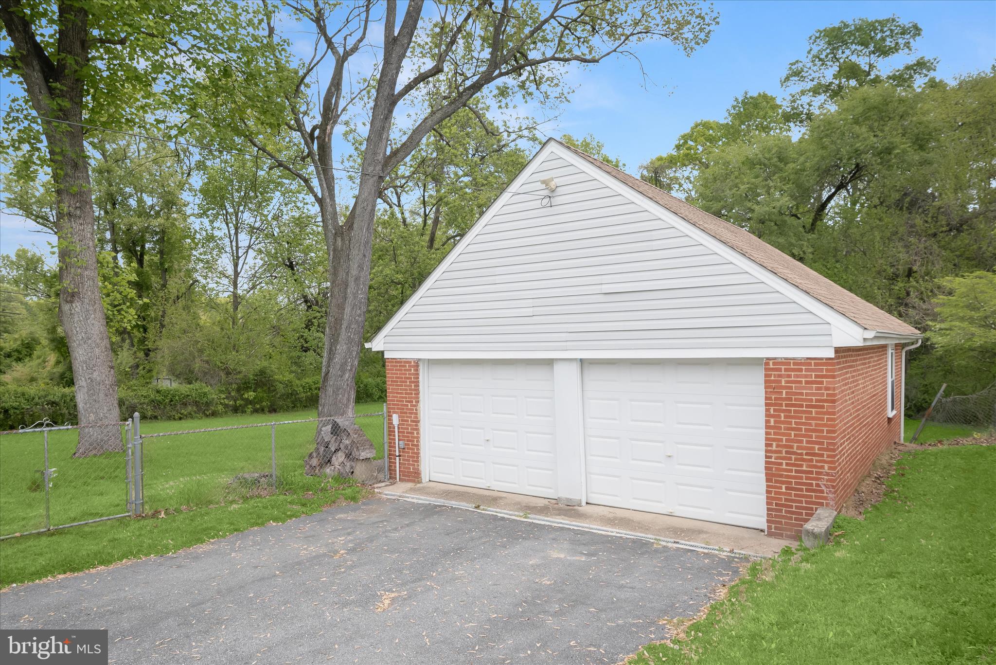 7403 Locust Drive Hanover, MD 21076 - Photo 40 of 43 Garage