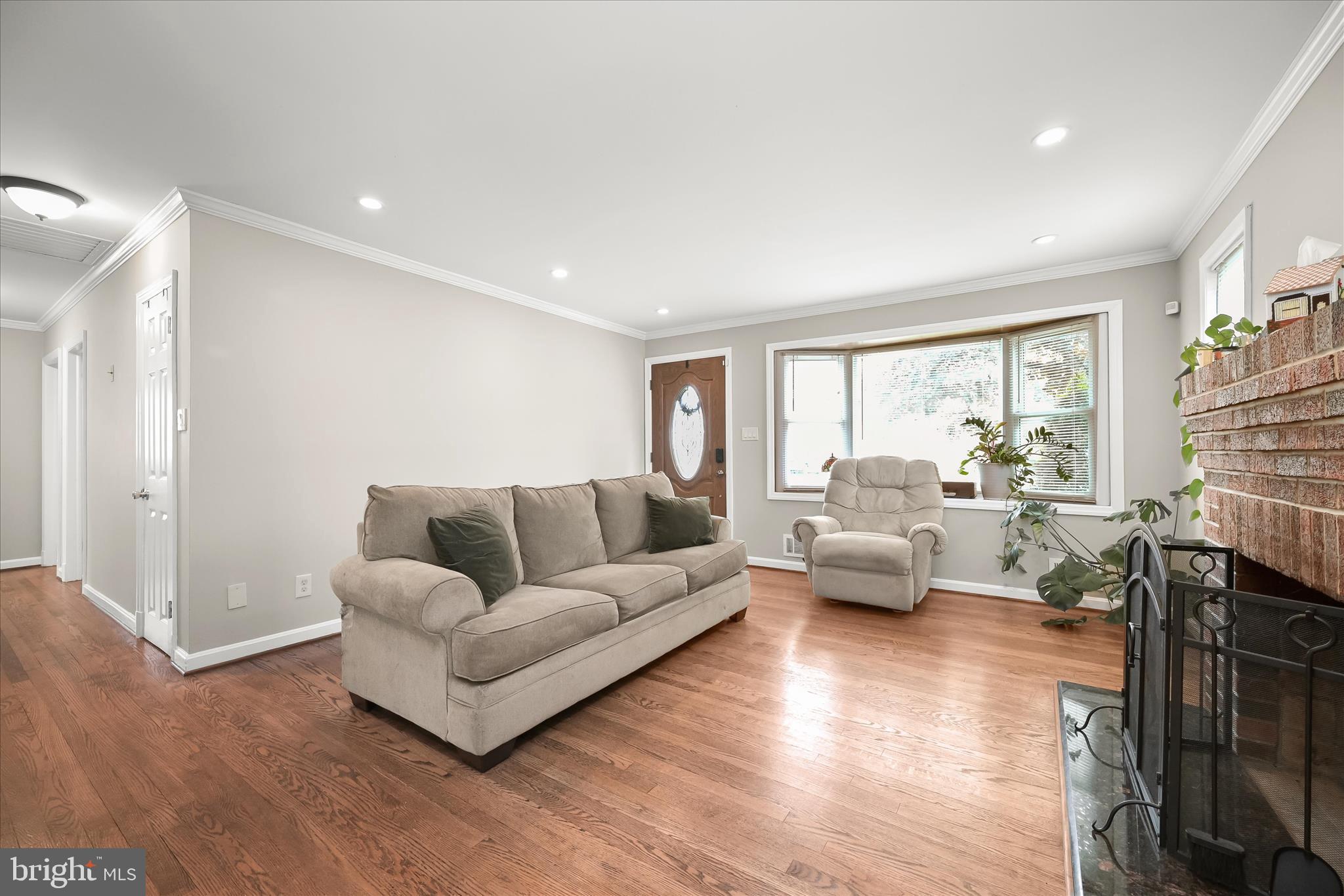 7403 Locust Drive Hanover, MD 21076 - Photo 6 of 43 Living Room