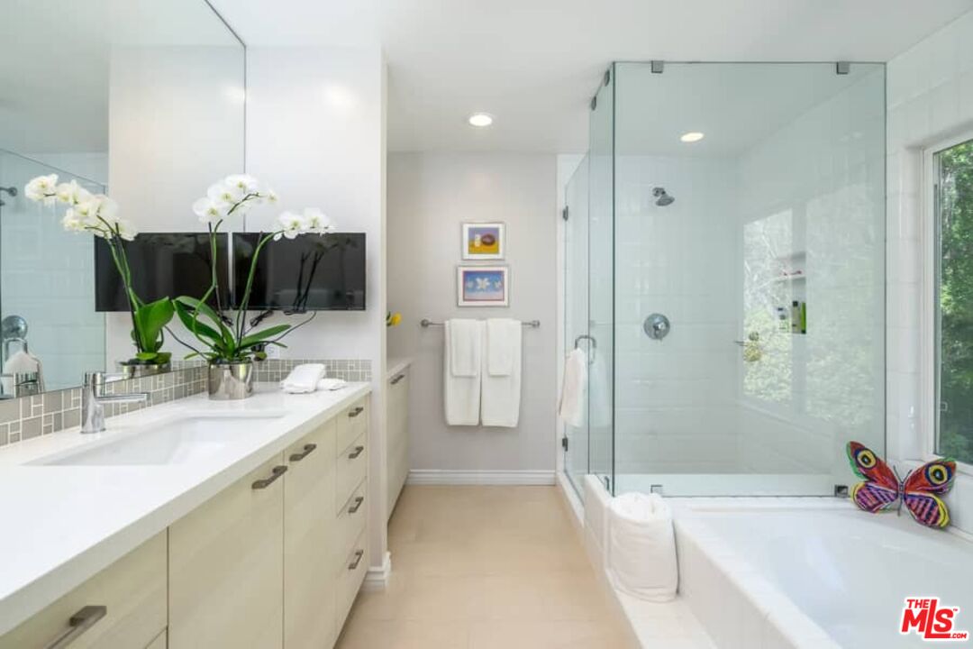 3104 Hutton Drive Beverly Hills, CA 90210 - Photo 20 of 37 a spacious bathroom with a tub sink and mirror