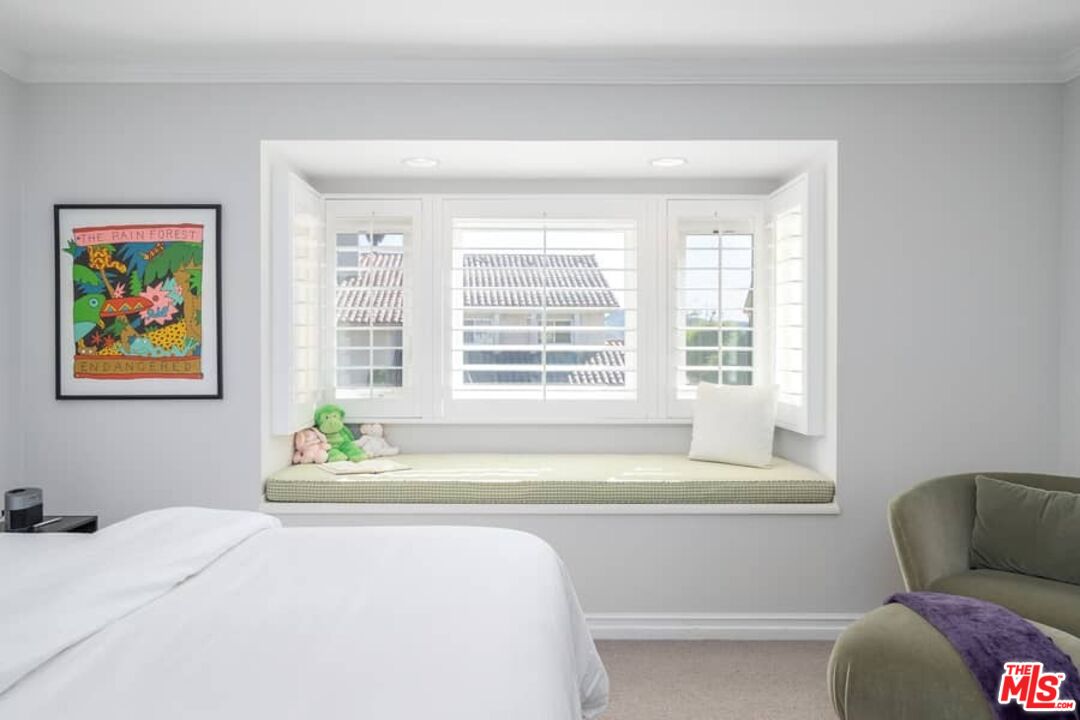 3104 Hutton Drive Beverly Hills, CA 90210 - Photo 23 of 37 a living room with furniture and a window