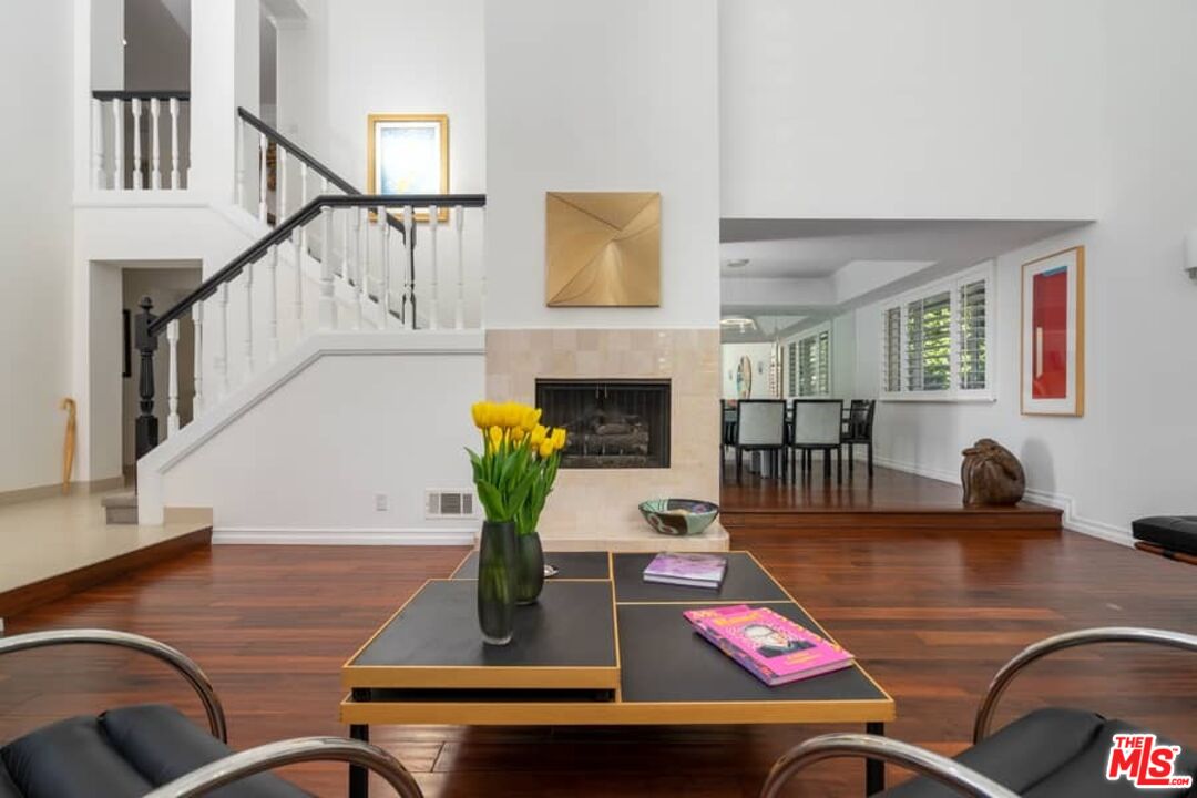 3104 Hutton Drive Beverly Hills, CA 90210 - Photo 7 of 37 a living room with furniture