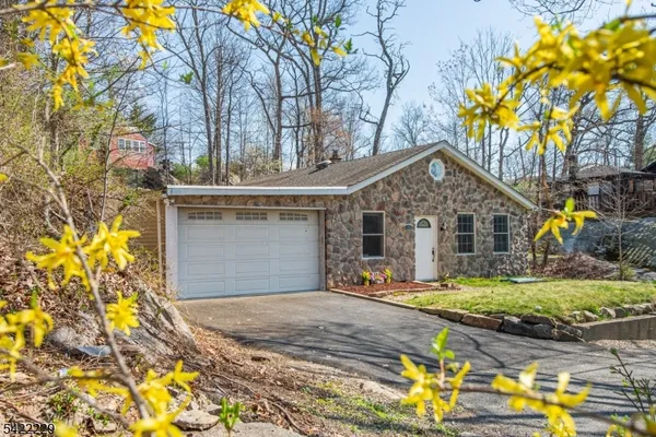 $425,000 | 5 Bear Pond Trail, Hopatcong, NJ 07821