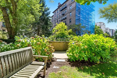 $450,000 | 16 North Chatsworth Avenue, Unit 214, Larchmont, NY 10538