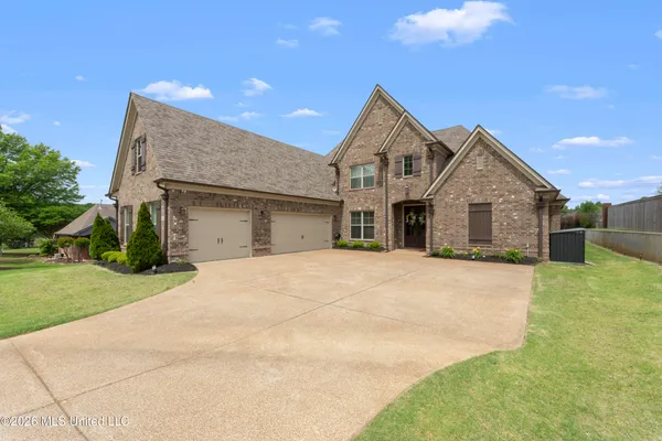 $495,900 | 6632 Timber Oaks Drive, Olive Branch, MS 38654