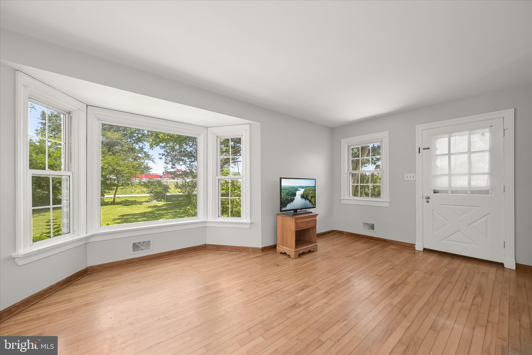 9915 Masser Road Frederick, MD 21702 - Photo 2 of 40 Living Room - Hardwood Floors