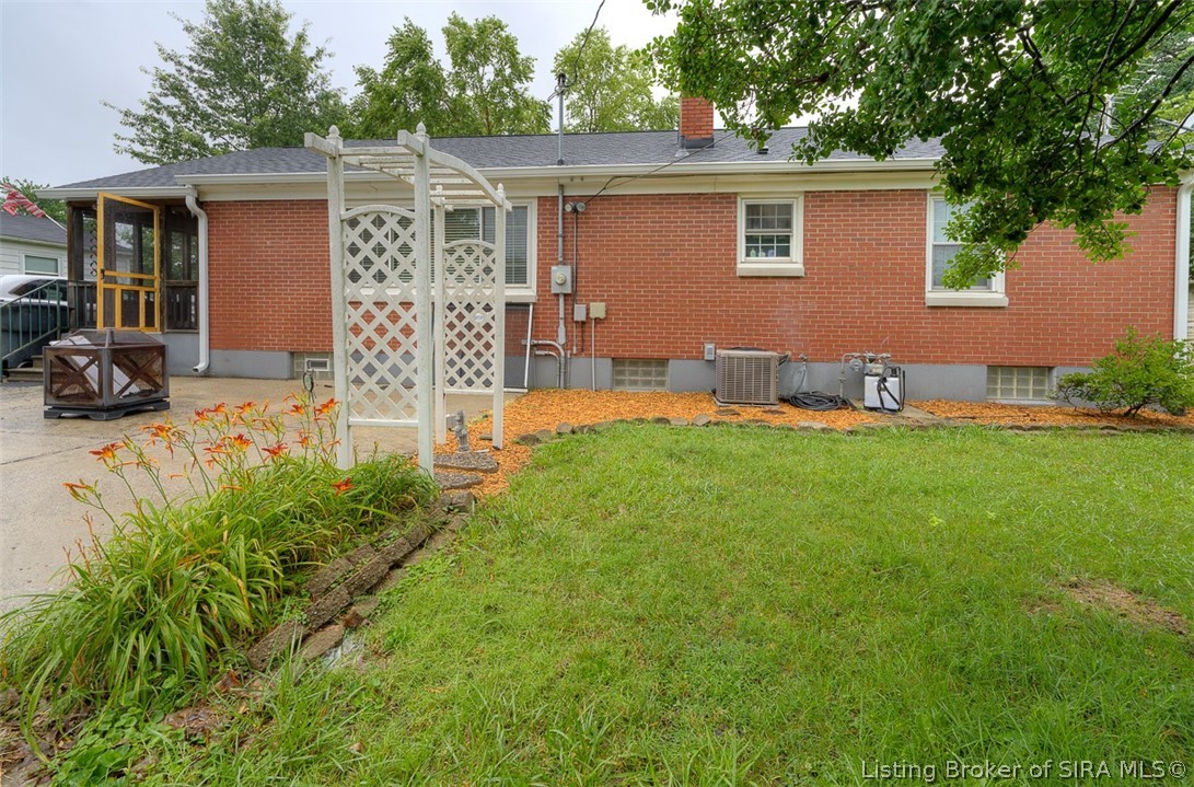 1352 Slate Run Road New Albany, IN 47150 - Photo 19 of 26
