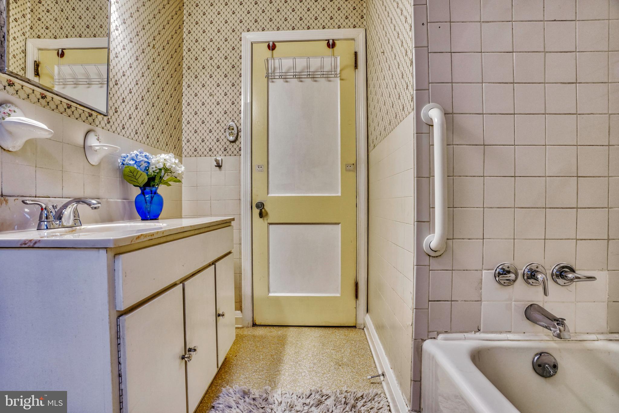 3011 Acton Road Baltimore, MD 21234 - Photo 20 of 31 Full Bathroom