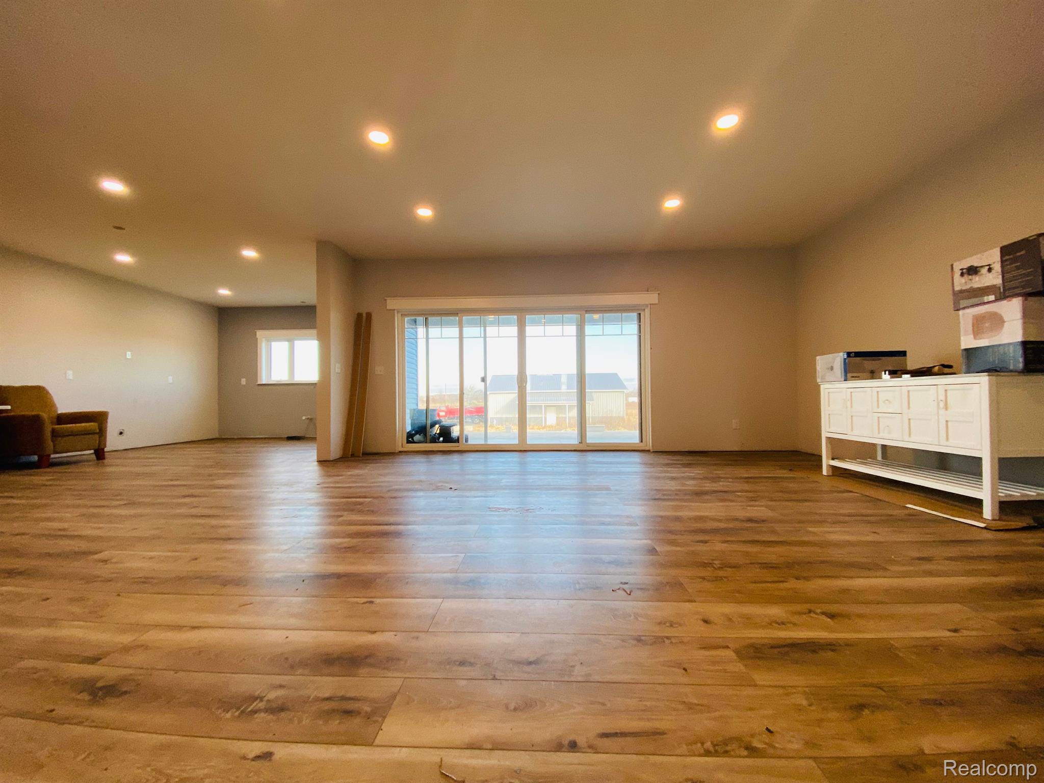 Huge living space with door wall to covered porch