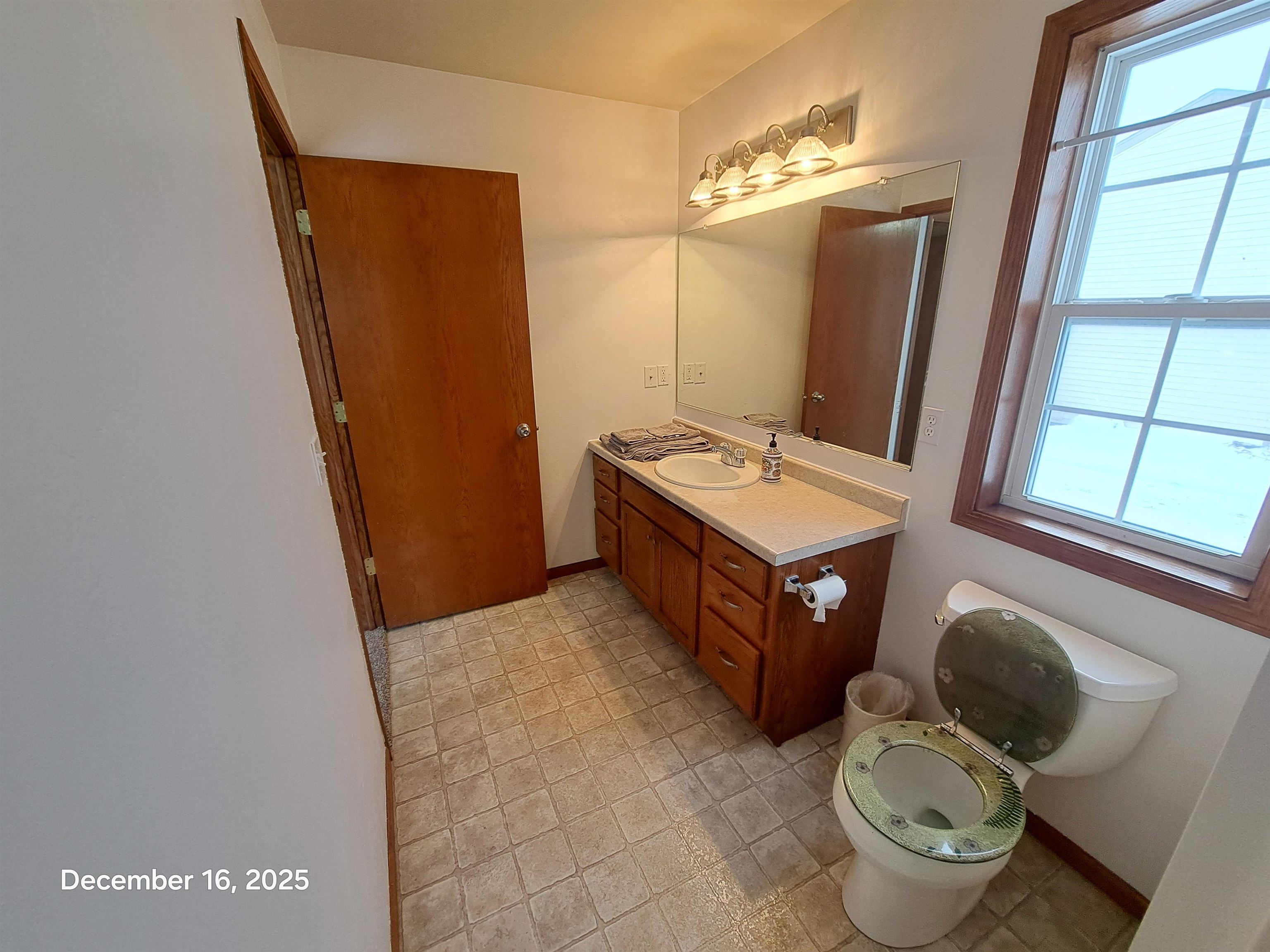 2286 Spring Meadow Drive Neenah, WI 54956 - Photo 13 of 23