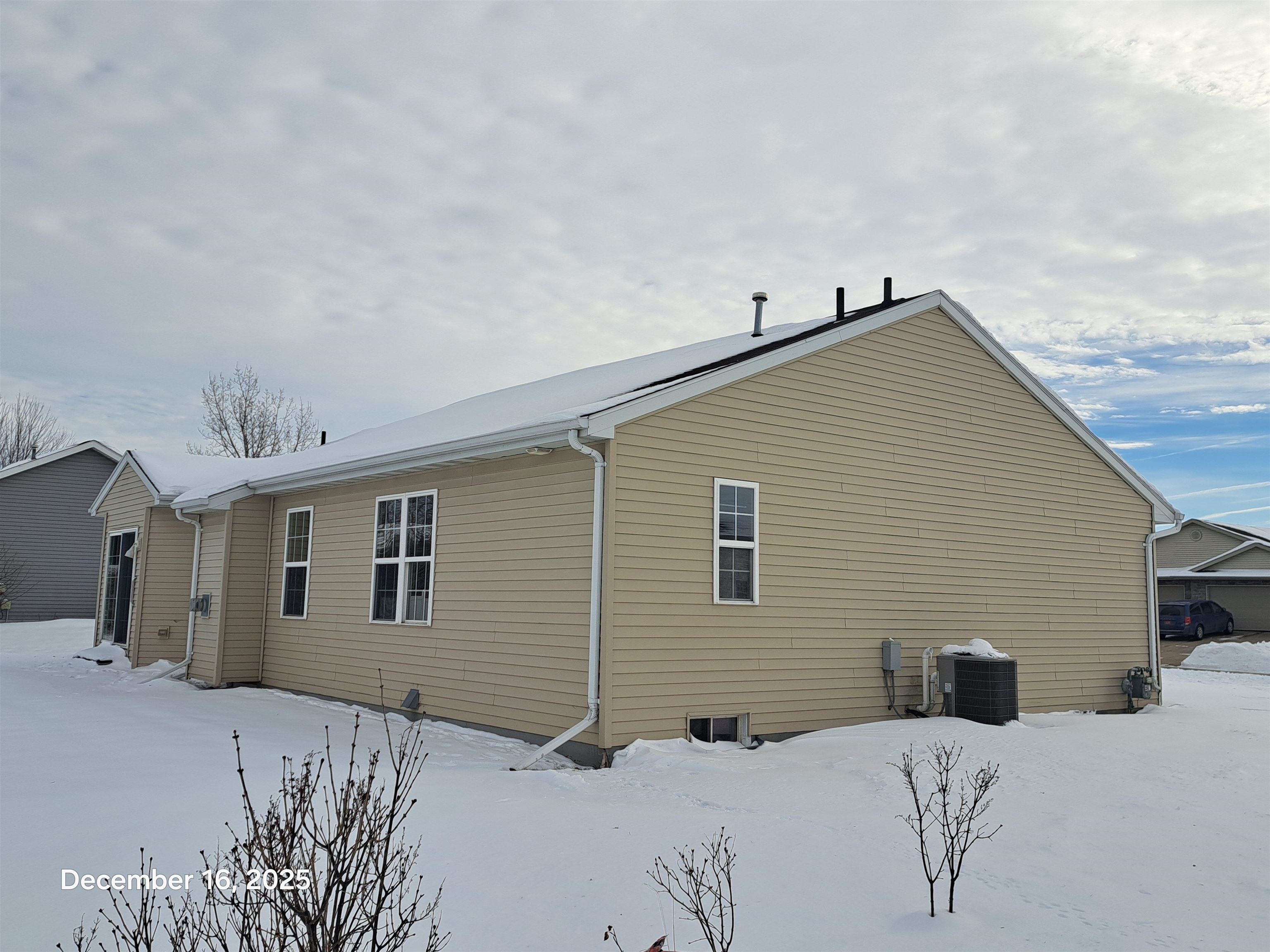 2286 Spring Meadow Drive Neenah, WI 54956 - Photo 4 of 23