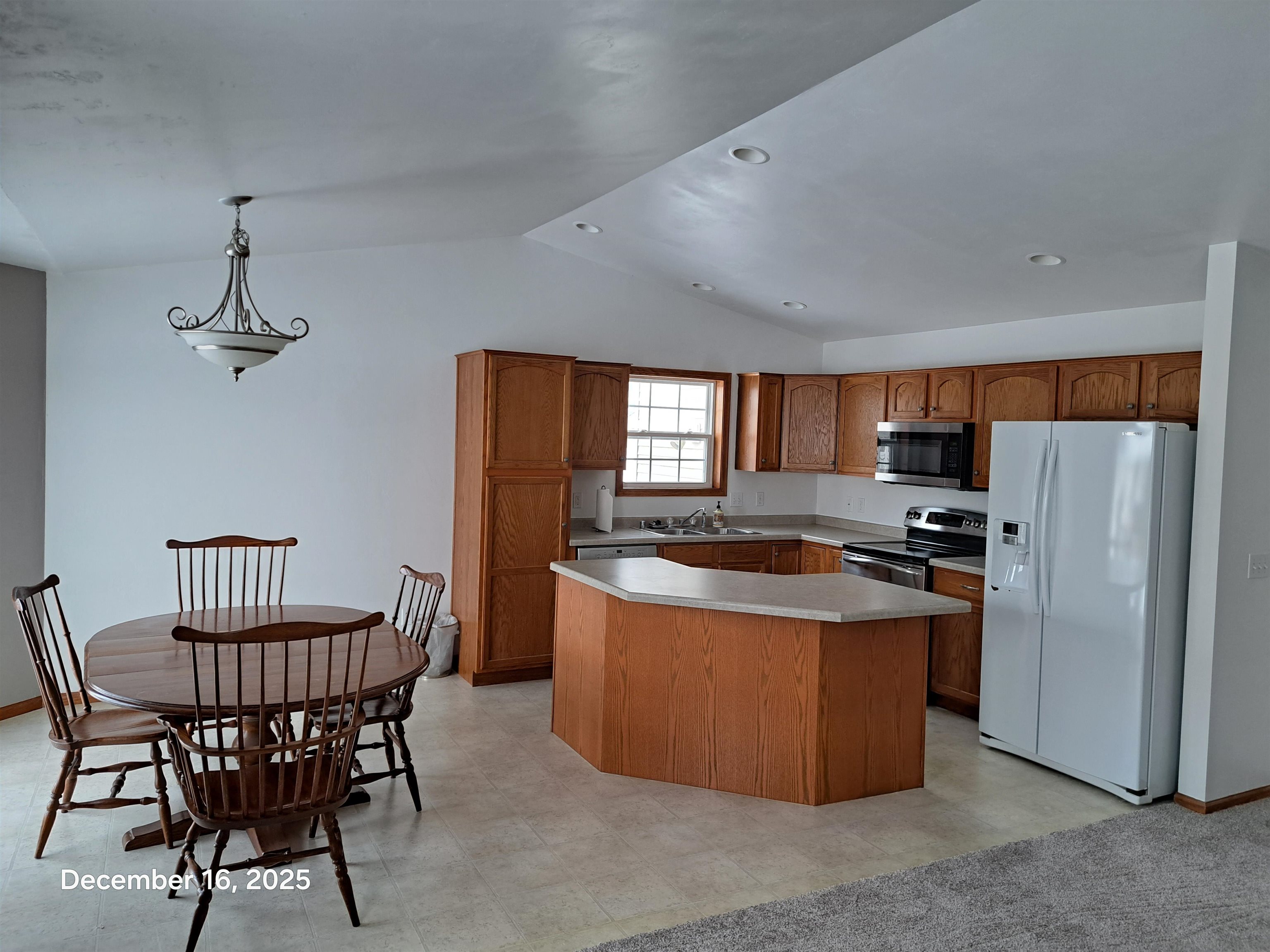 2286 Spring Meadow Drive Neenah, WI 54956 - Photo 9 of 23