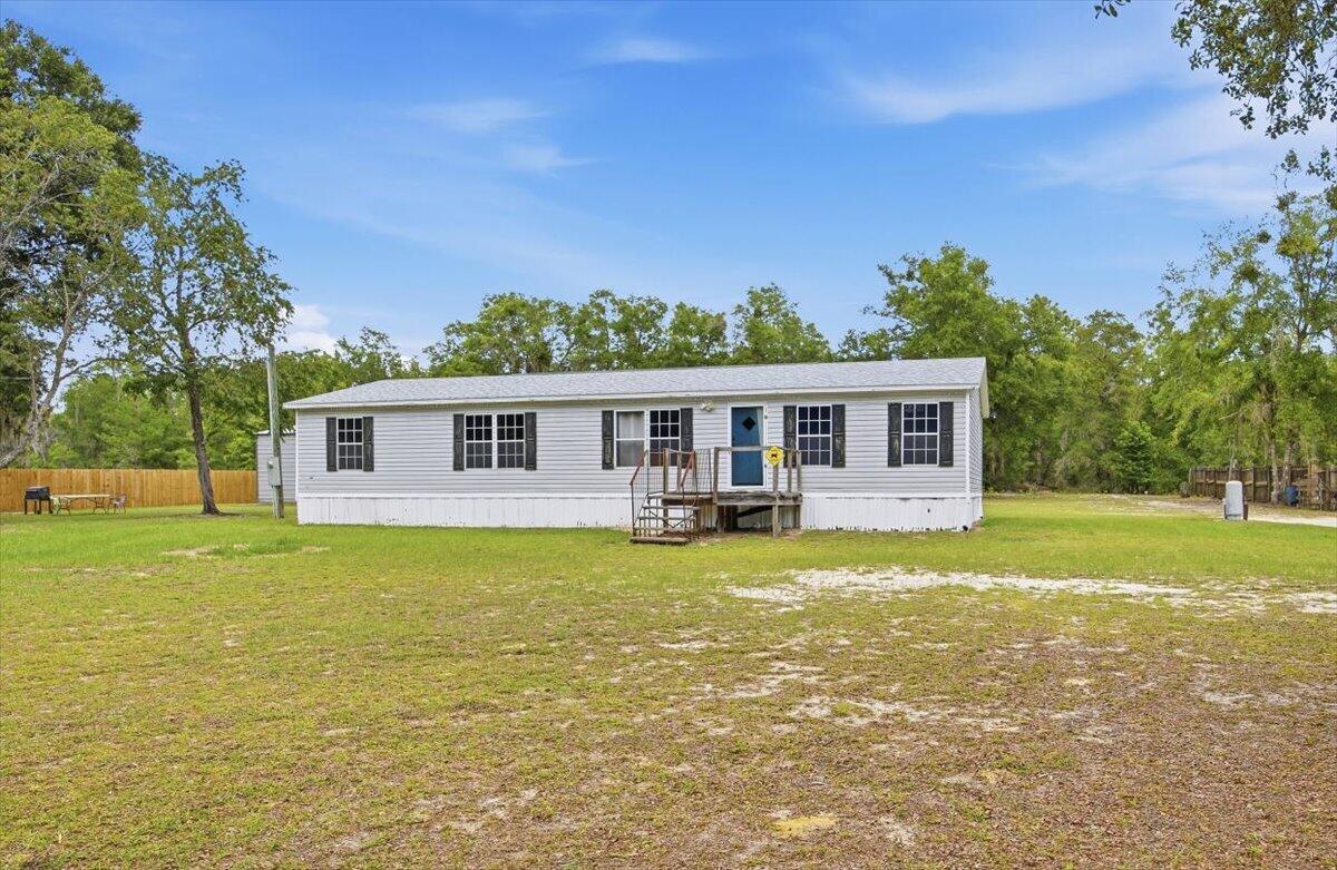 194 Keuka Road Interlachen, FL 32148 - Photo 3 of 22 03-Exterior Front