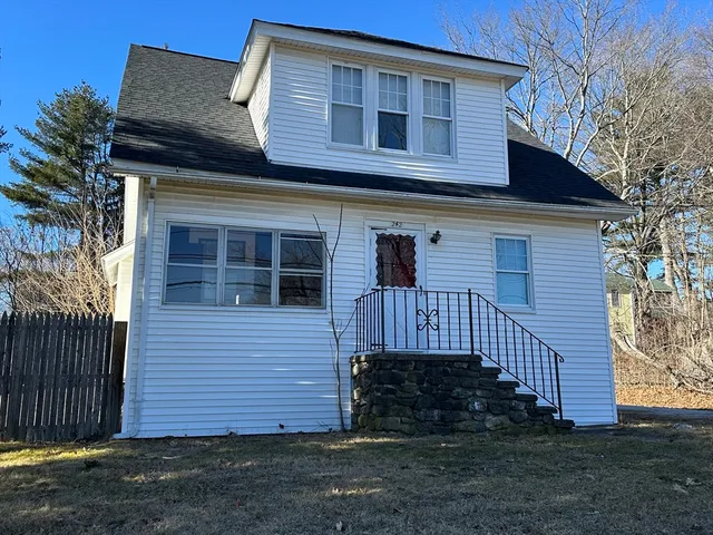 $2,950 | 242 Greenwood Street, Worcester, MA 01607
