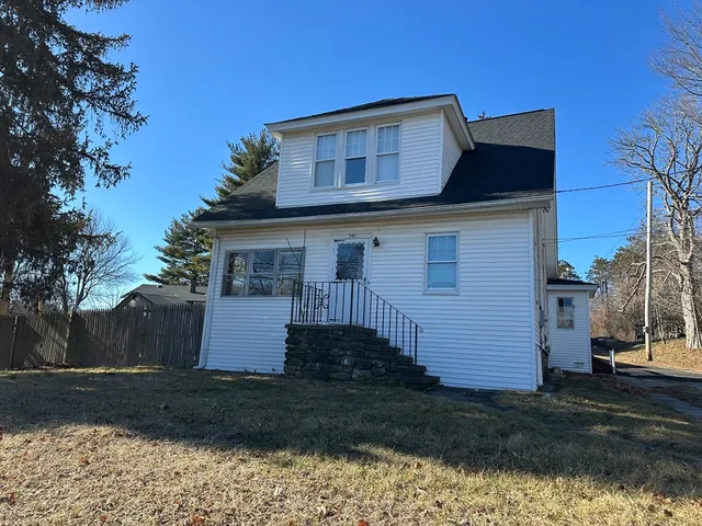 $2,950 | 242 Greenwood Street, Worcester, MA 01607