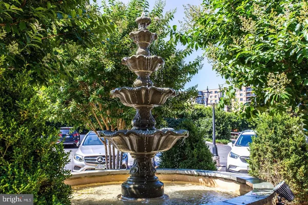 $525,000 | 8370 Greensboro Drive, Unit 107, McLean, VA 22102