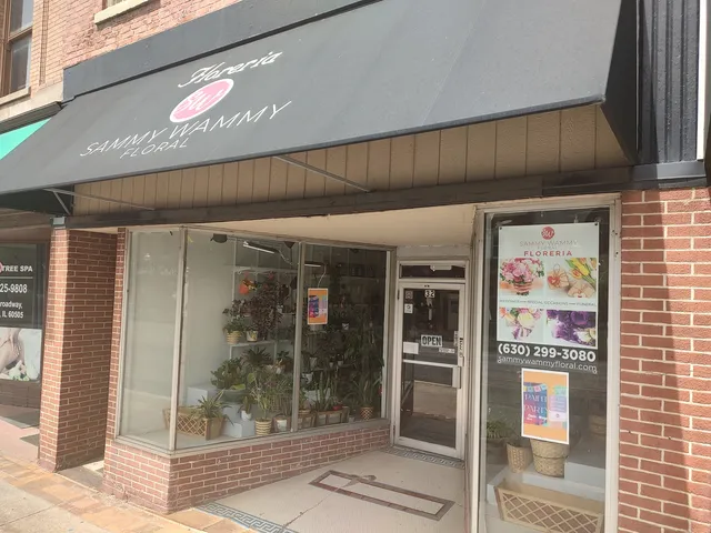 $1,400 | 32 North Broadway, Aurora, IL 60505