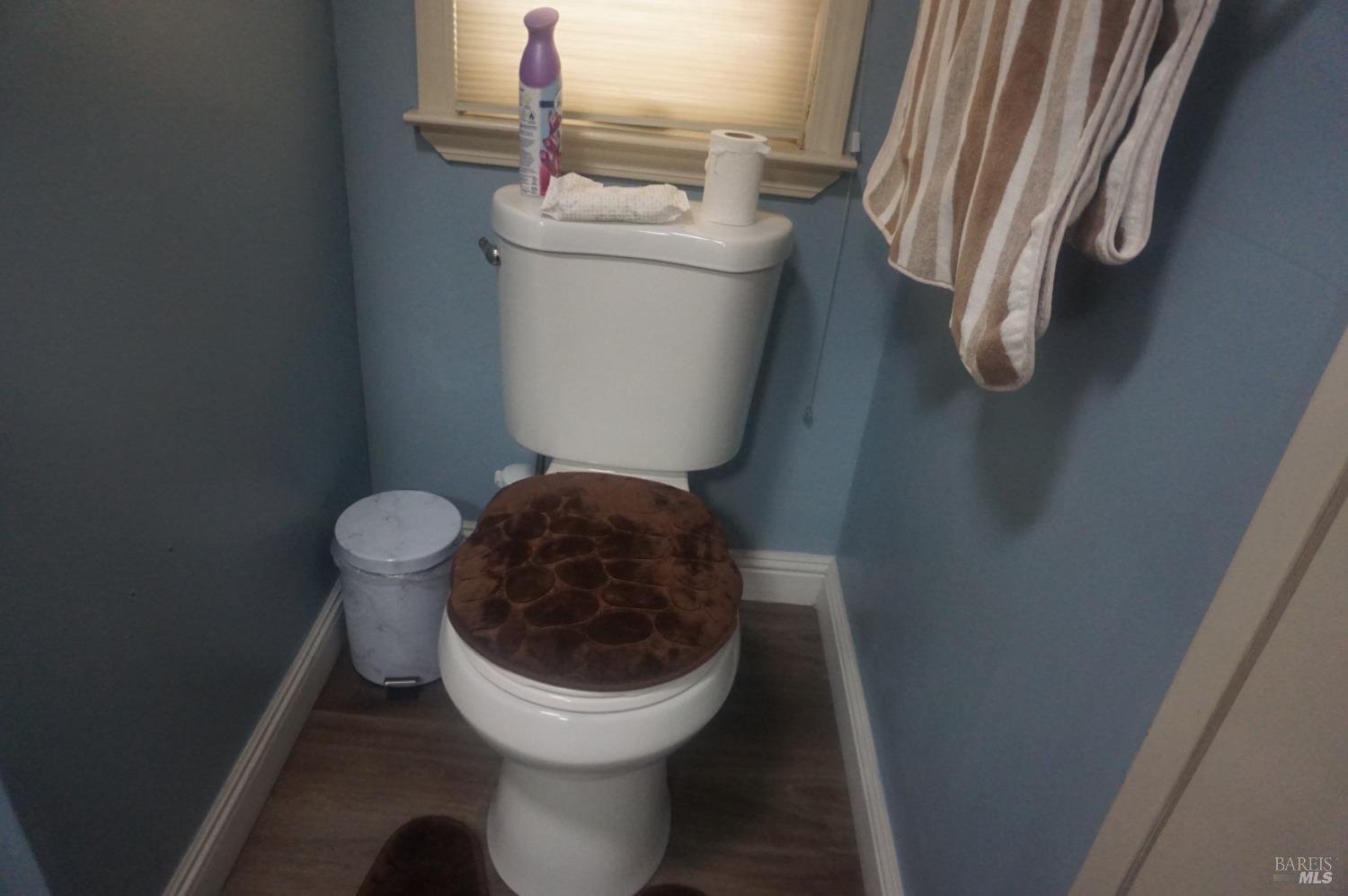 6004 Monticello Road, Unit 10 Napa, CA 94558 - Photo 23 of 41 a bathroom with a toilet and a sink