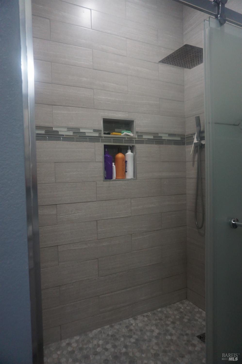 6004 Monticello Road, Unit 10 Napa, CA 94558 - Photo 35 of 41 a bathroom with a shower