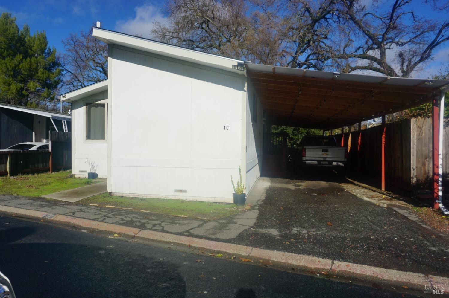 6004 Monticello Road, Unit 10 Napa, CA 94558 - Photo 40 of 41 a backyard of a house with dishwasher and wooden fence