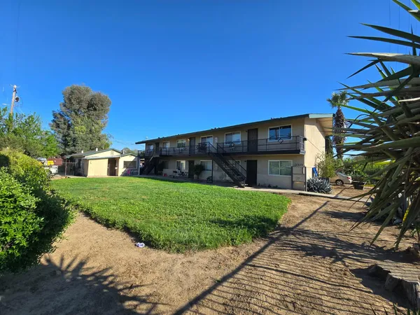 $1,175,000 | 3940 East Burns Avenue, Fresno, CA 93725