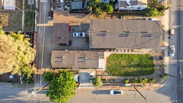 $1,175,000 | 3940 East Burns Avenue, Fresno, CA 93725