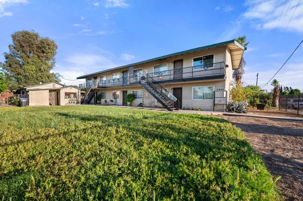 $1,175,000 | 3940 East Burns Avenue, Fresno, CA 93725