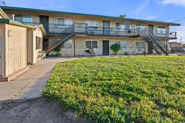 $1,175,000 | 3940 East Burns Avenue, Fresno, CA 93725