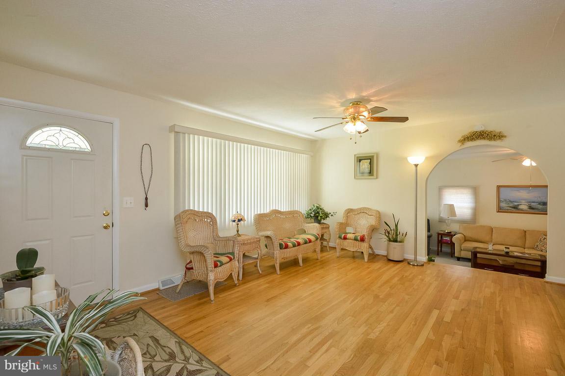 3711 Nile Road Davidsonville, MD 21035 - Photo 3 of 30 Living Room