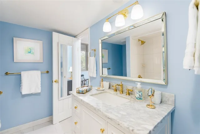 $695,000 | 5020 Bayshore Boulevard, Unit 201, Tampa, FL 33611