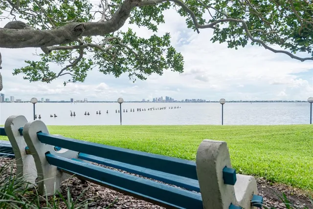 $695,000 | 5020 Bayshore Boulevard, Unit 201, Tampa, FL 33611