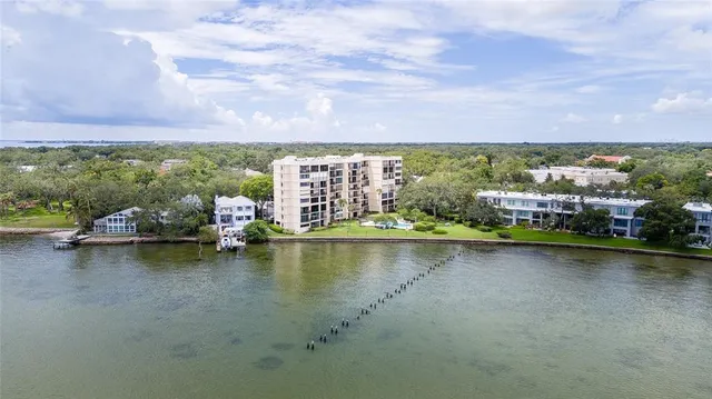 $695,000 | 5020 Bayshore Boulevard, Unit 201, Tampa, FL 33611