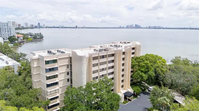 $695,000 | 5020 Bayshore Boulevard, Unit 201, Tampa, FL 33611
