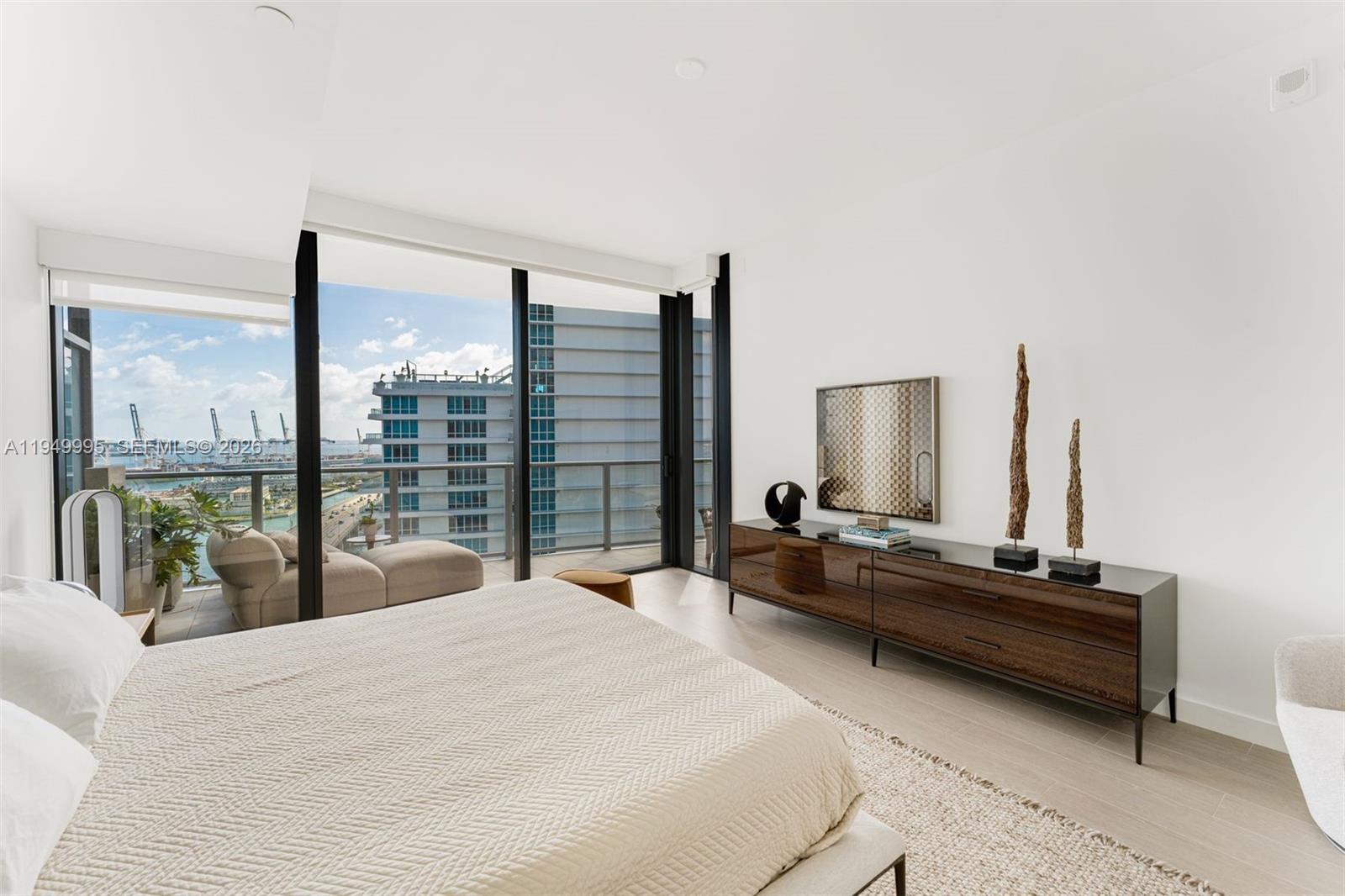 500 Alton Road, Unit 2004 Miami Beach, FL 33139 - Photo 12 of 28 Gallery Image 12