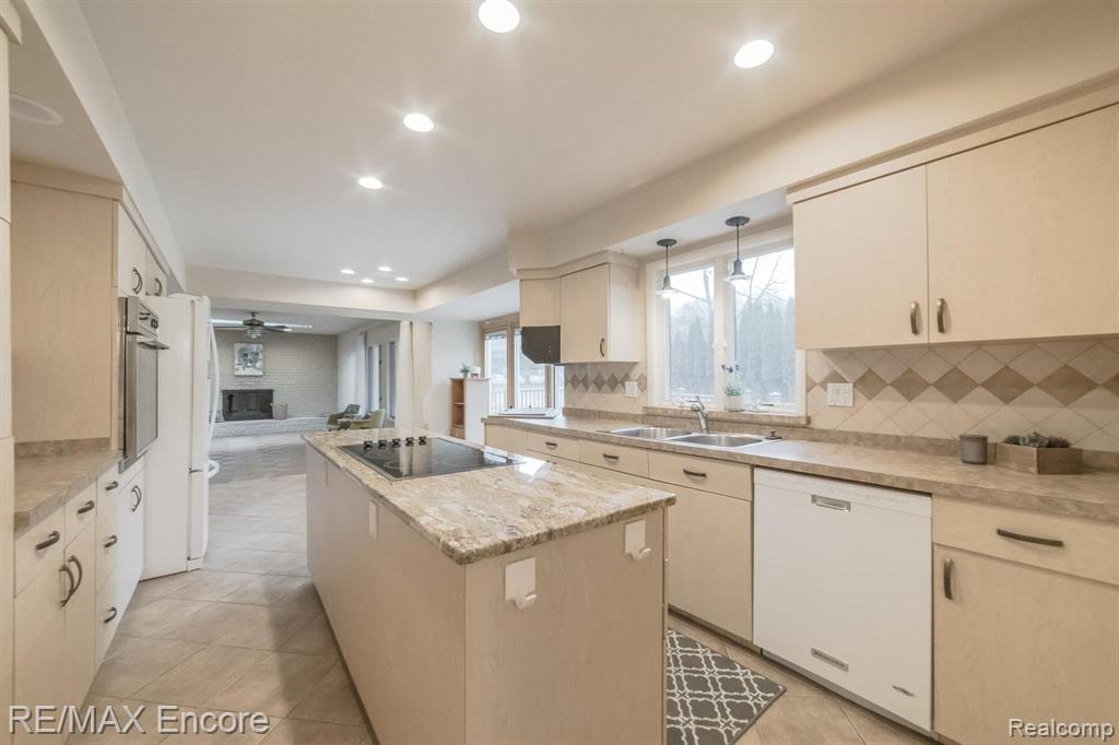 948 Spartan Court Rochester Hills, MI 48309 - Photo 11 of 41