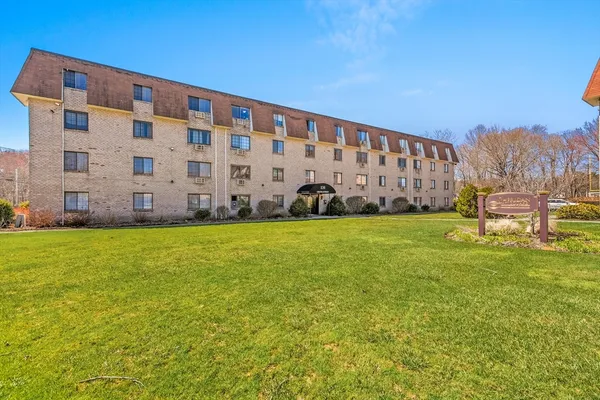 $269,990 | 135 Grove Street, Unit 135, Rockland, MA 02370