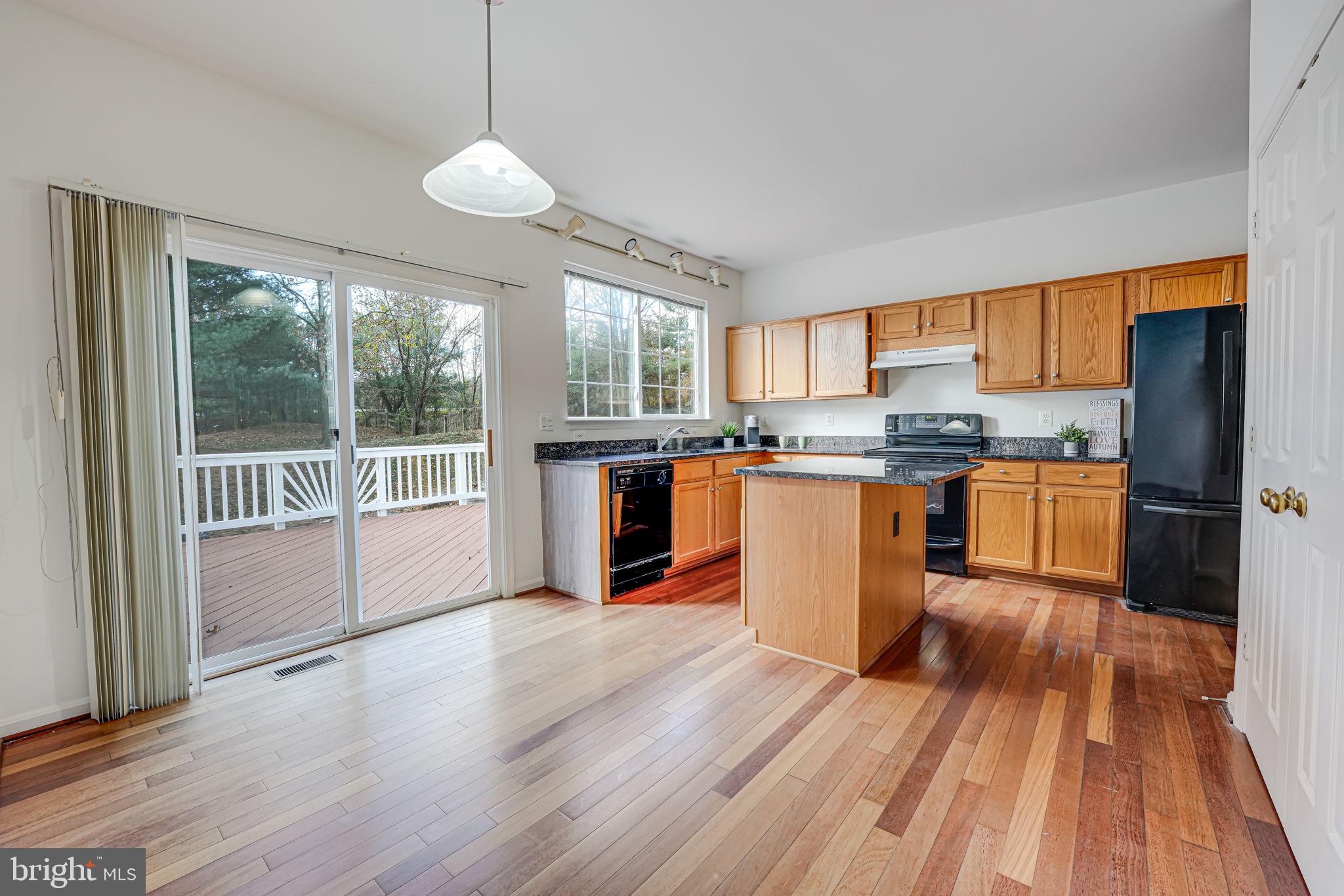 20935 Gardengate Circle Ashburn, VA 20147 - Photo 11 of 67 Eat-in kitchen!