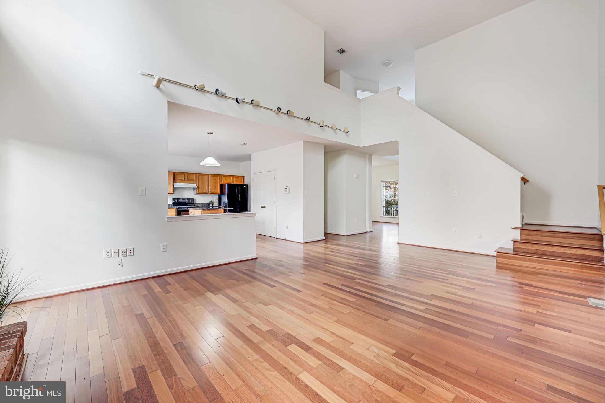 20935 Gardengate Circle Ashburn, VA 20147 - Photo 22 of 67 Stairway