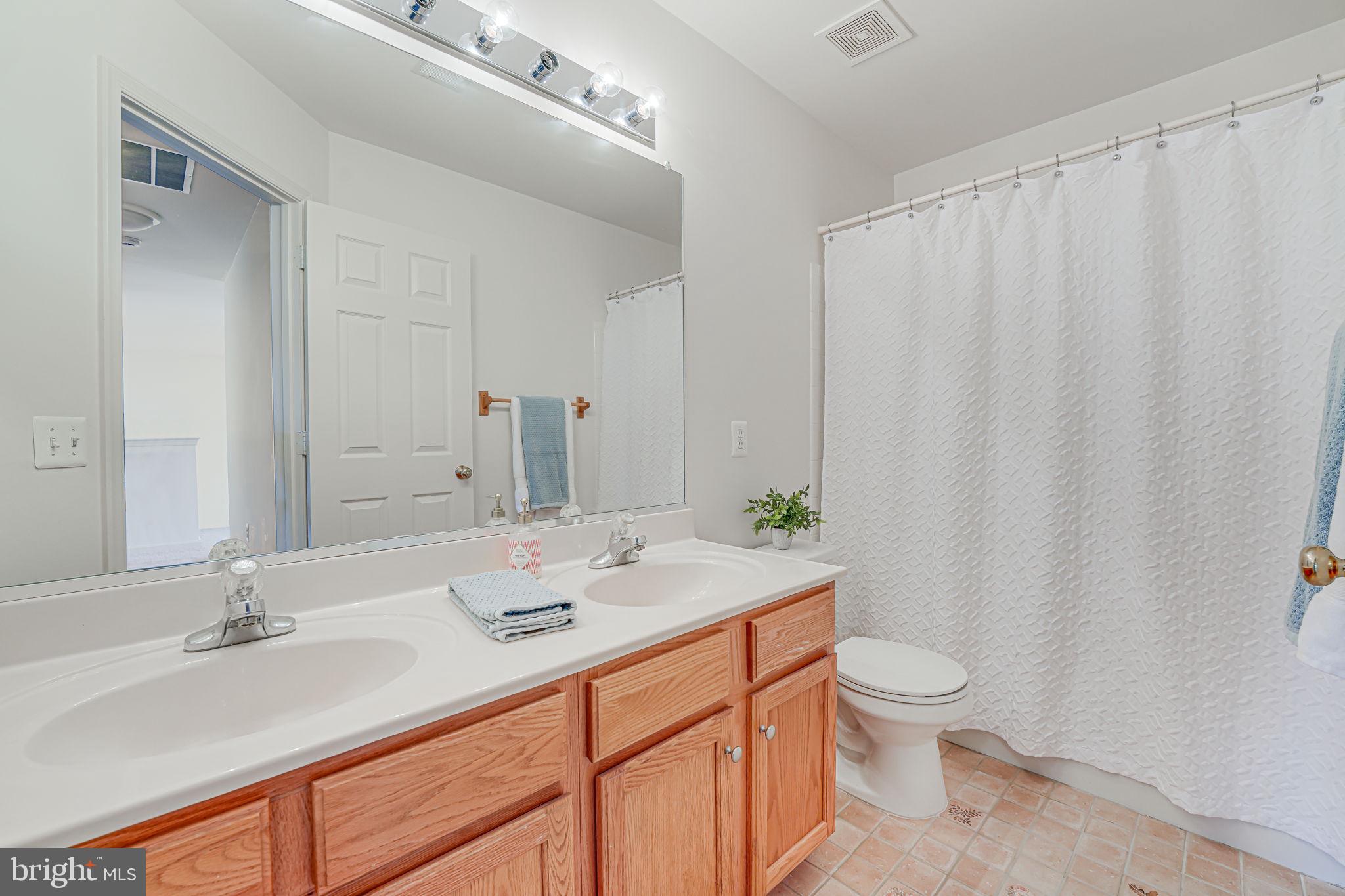 20935 Gardengate Circle Ashburn, VA 20147 - Photo 31 of 67 Full Hall Bath Upper Level!