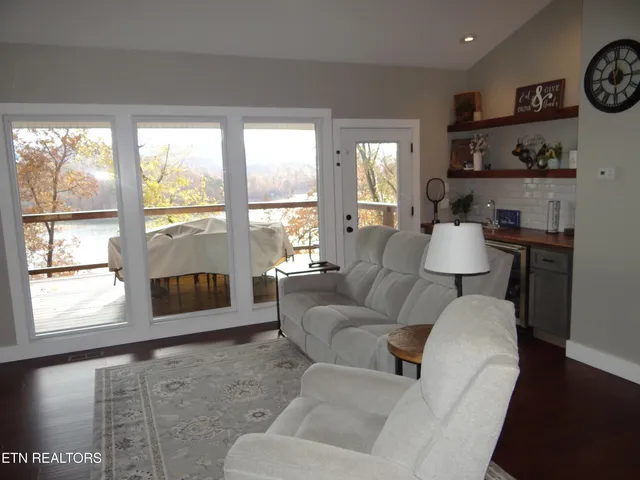 $795,000 | 950 Oak Lane, New Tazewell, TN 37825