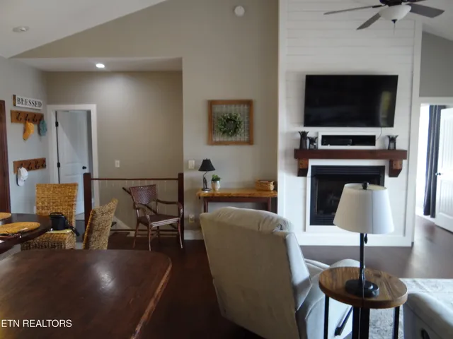 $795,000 | 950 Oak Lane, New Tazewell, TN 37825